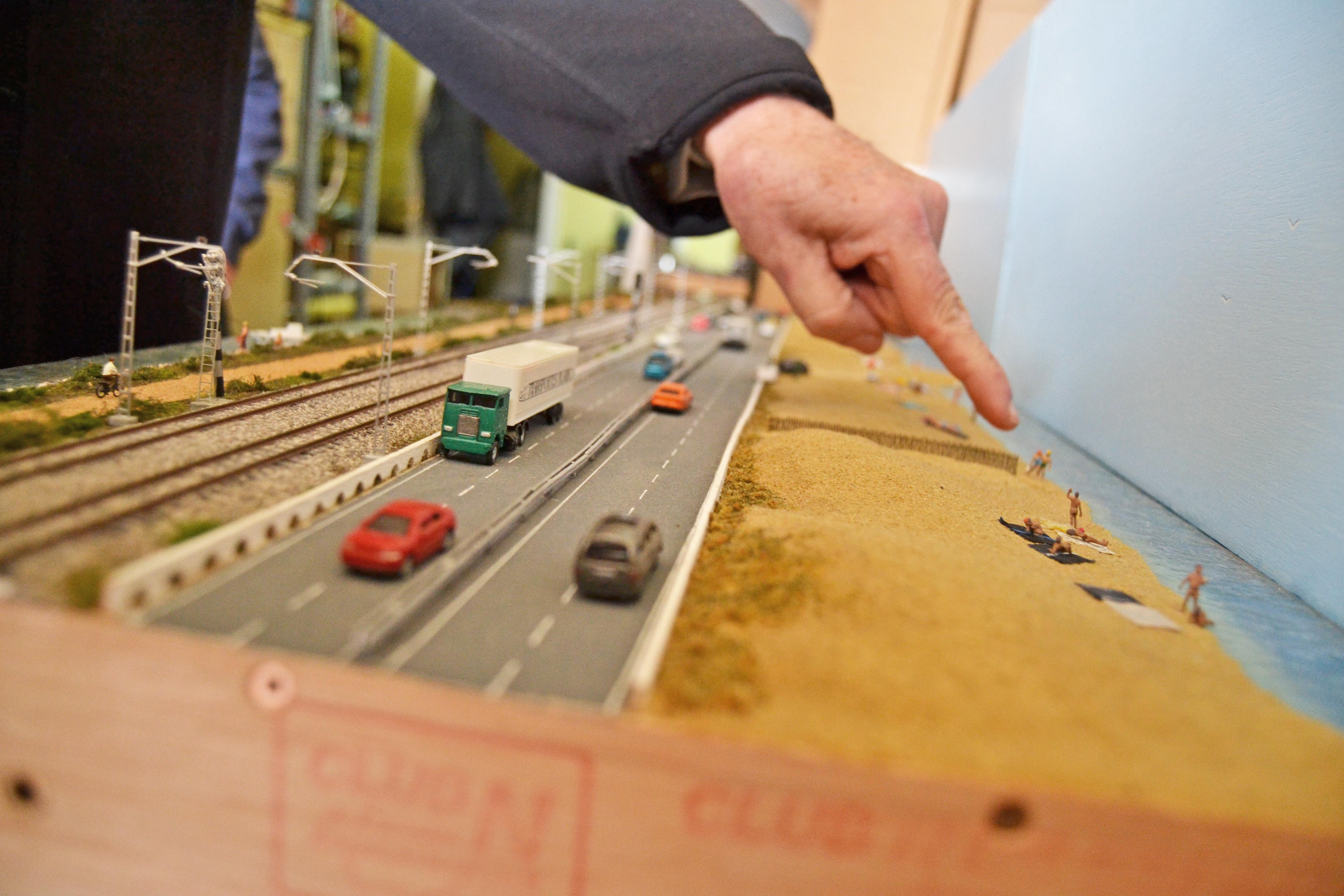 maqueta_modular_ferroviriaria_en_miniatura_3.jpg