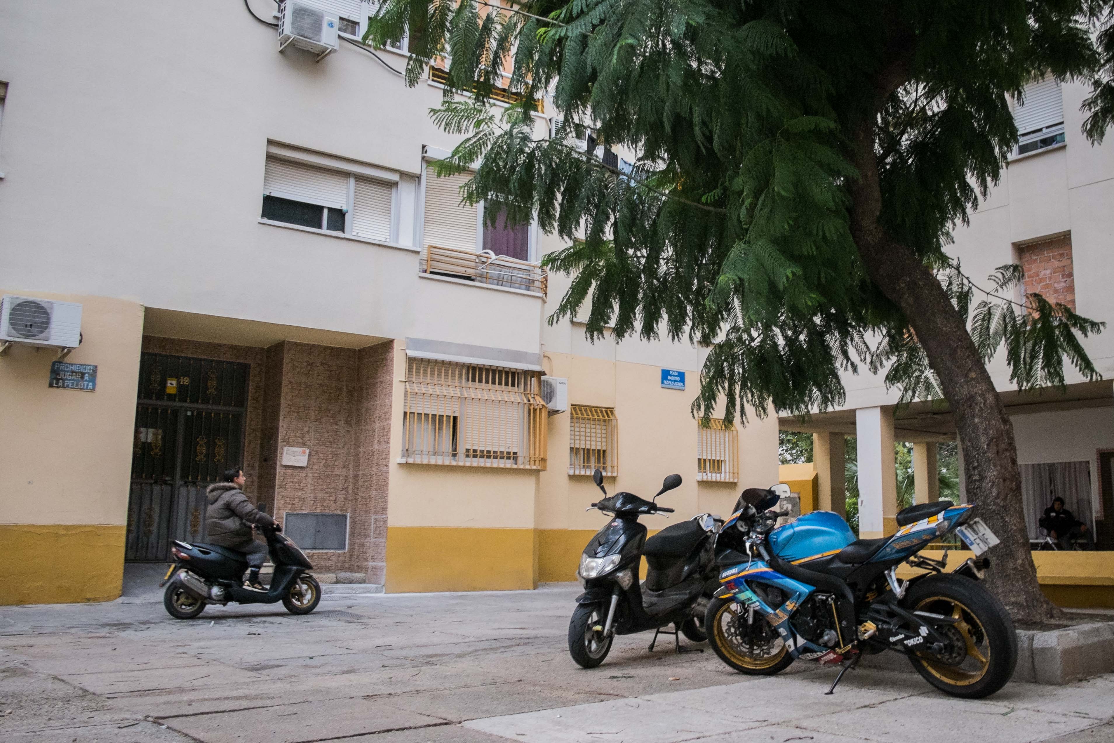 Los hechos tuvieron lugar en el barrio de Vallesequillo II y el juez ha dictado prisión provisional para el agresor. Los hechos tuvieron lugar en el barrio de Vallesequillo II y el juez ha dictado prisión provisional para el agresor.