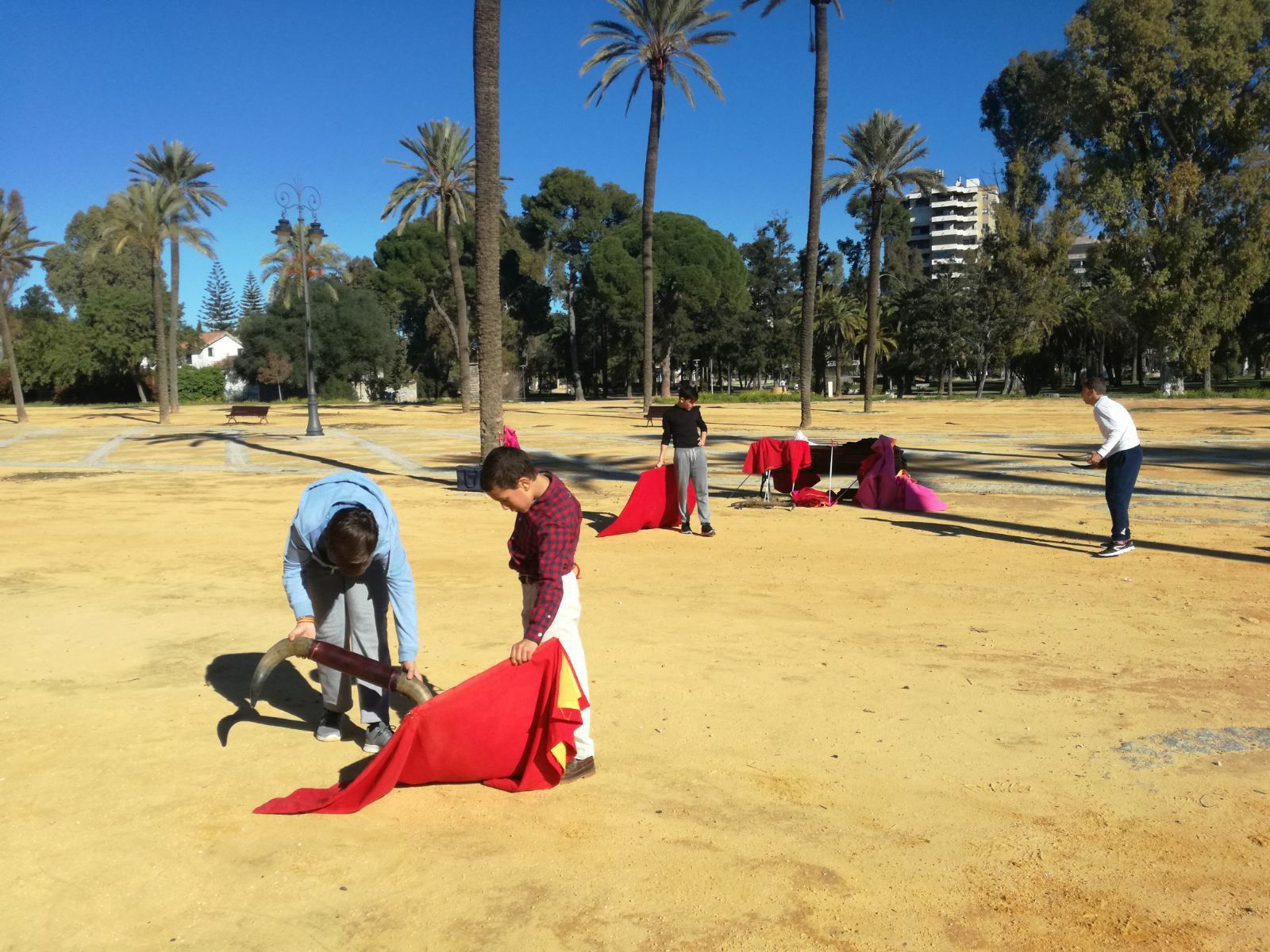 Niños en una academia taurina. Imagen de archivo.