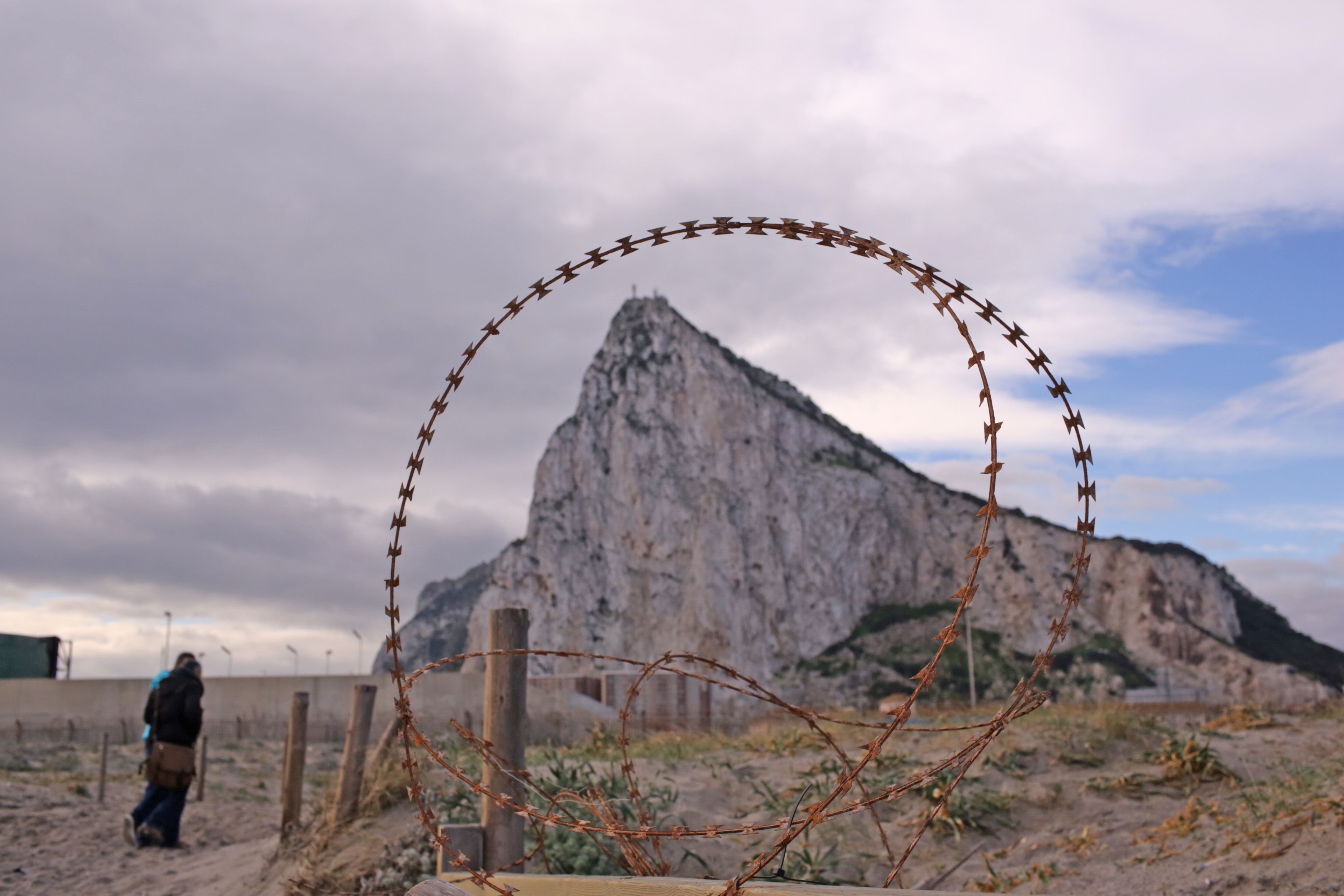 Vista del Peñón de Gibraltar desde La Línea.