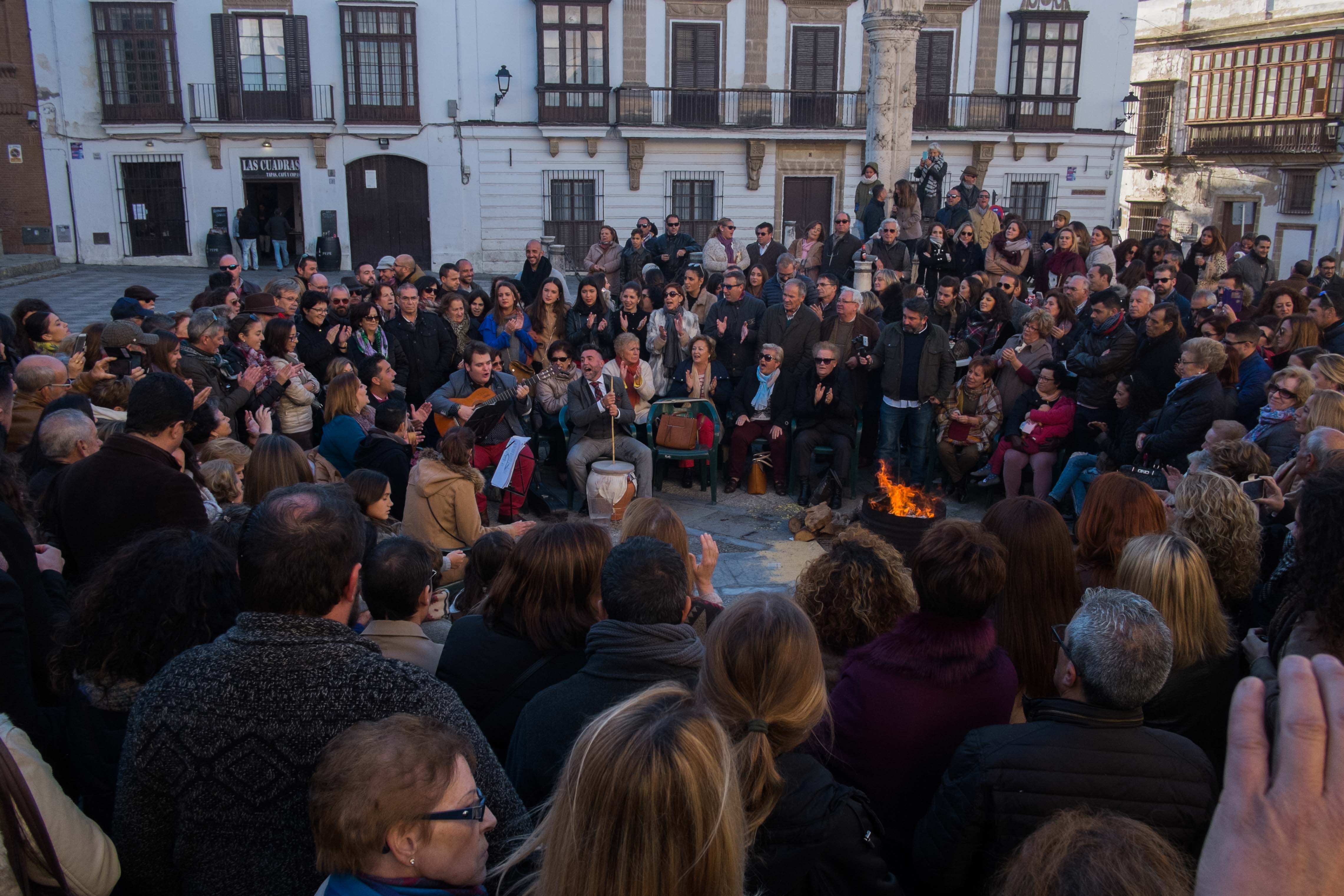 Zambomba en la plaza de La Asunción, el año pasado. FOTO: MANU GARCÍA.