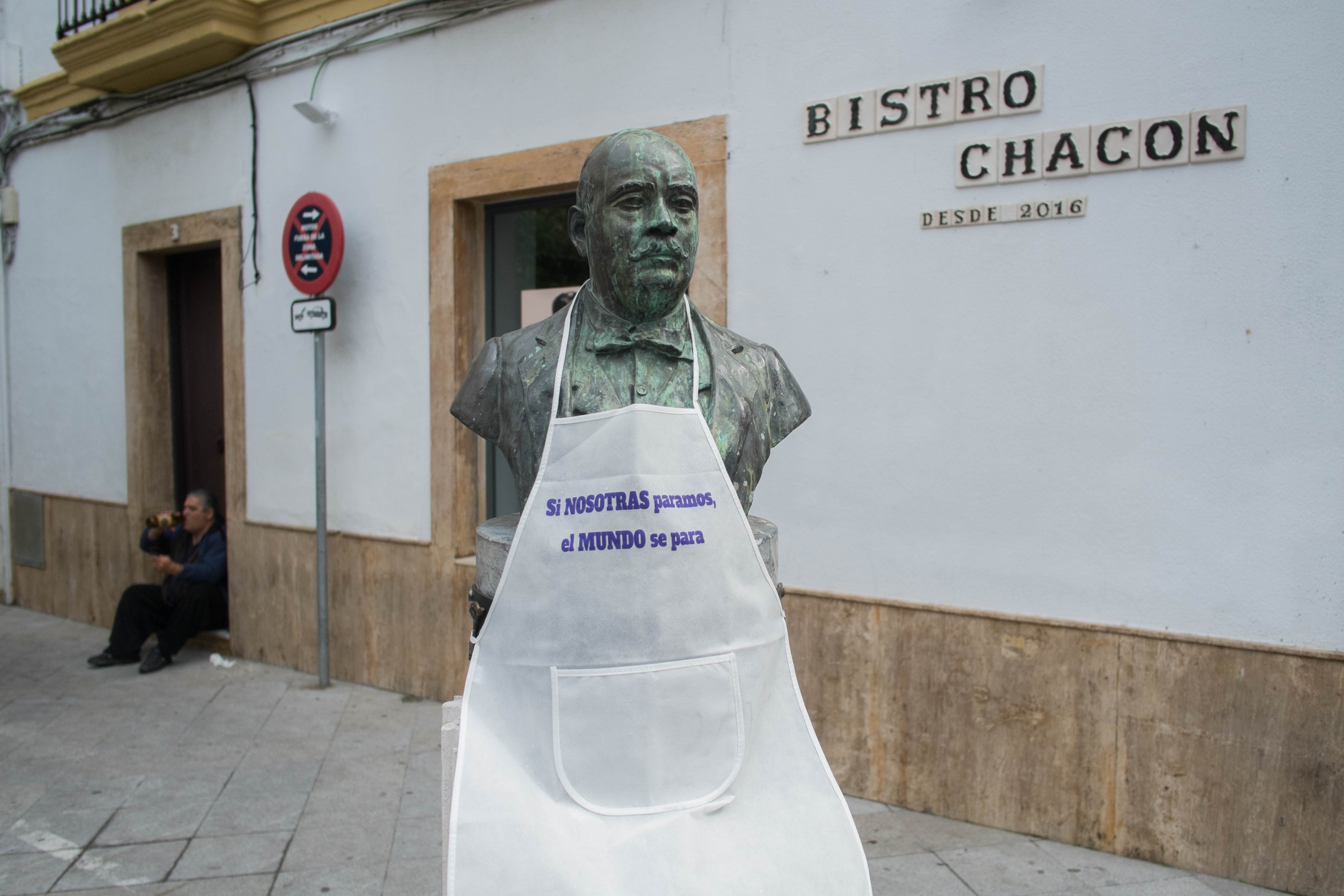 Delantales en el pasado 8M, en una acción reivindicativa en Jerez. FOTO: MANU GARCÍA