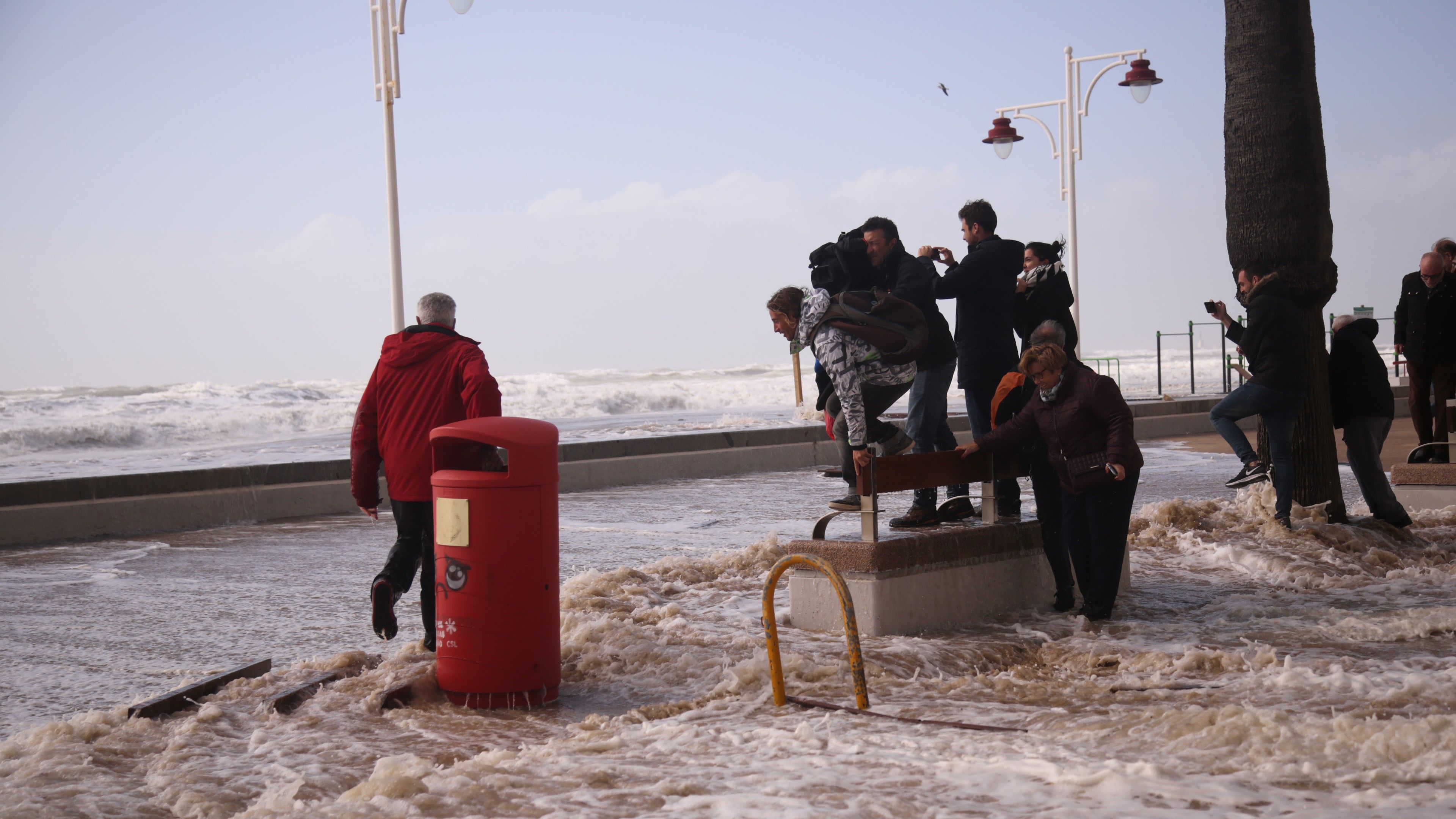 Las consecuencias del temporal Emma en Cádiz en 2018, en el paseo marítimo de Cádiz.