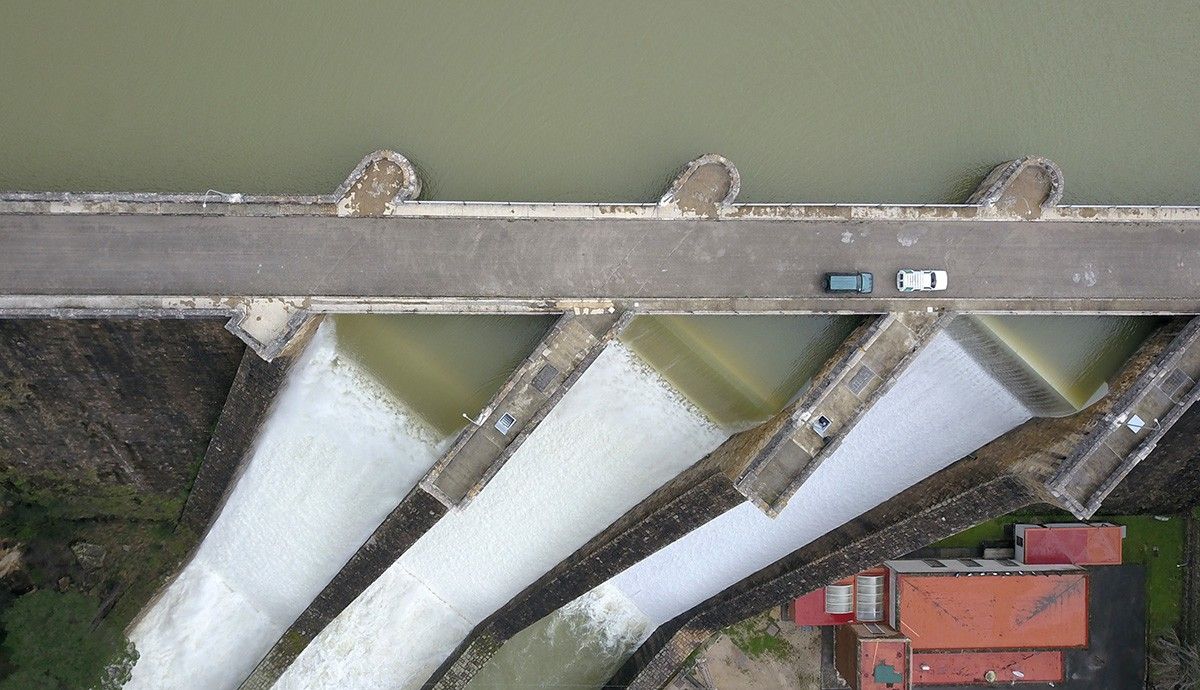 Vista aérea del desembalse de la presa de Los Hurones.
