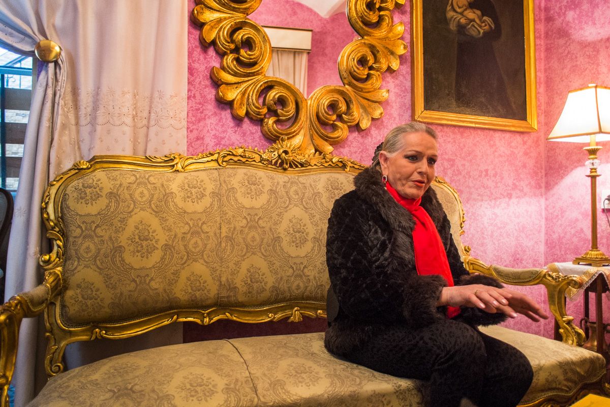 Manolita Chen, impulsora de un centro para asistir a jóvenes del colectivo LGTBI, en una entrevista con lavozdelsur.es.