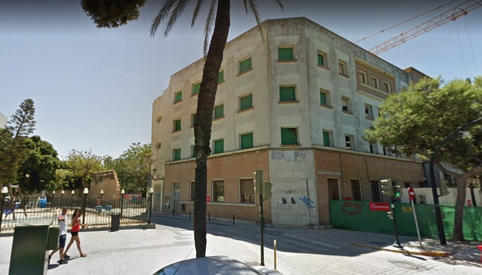 Edificio destinado al Colegio Mayor Universitario 'Beato Diego de Cádiz'.