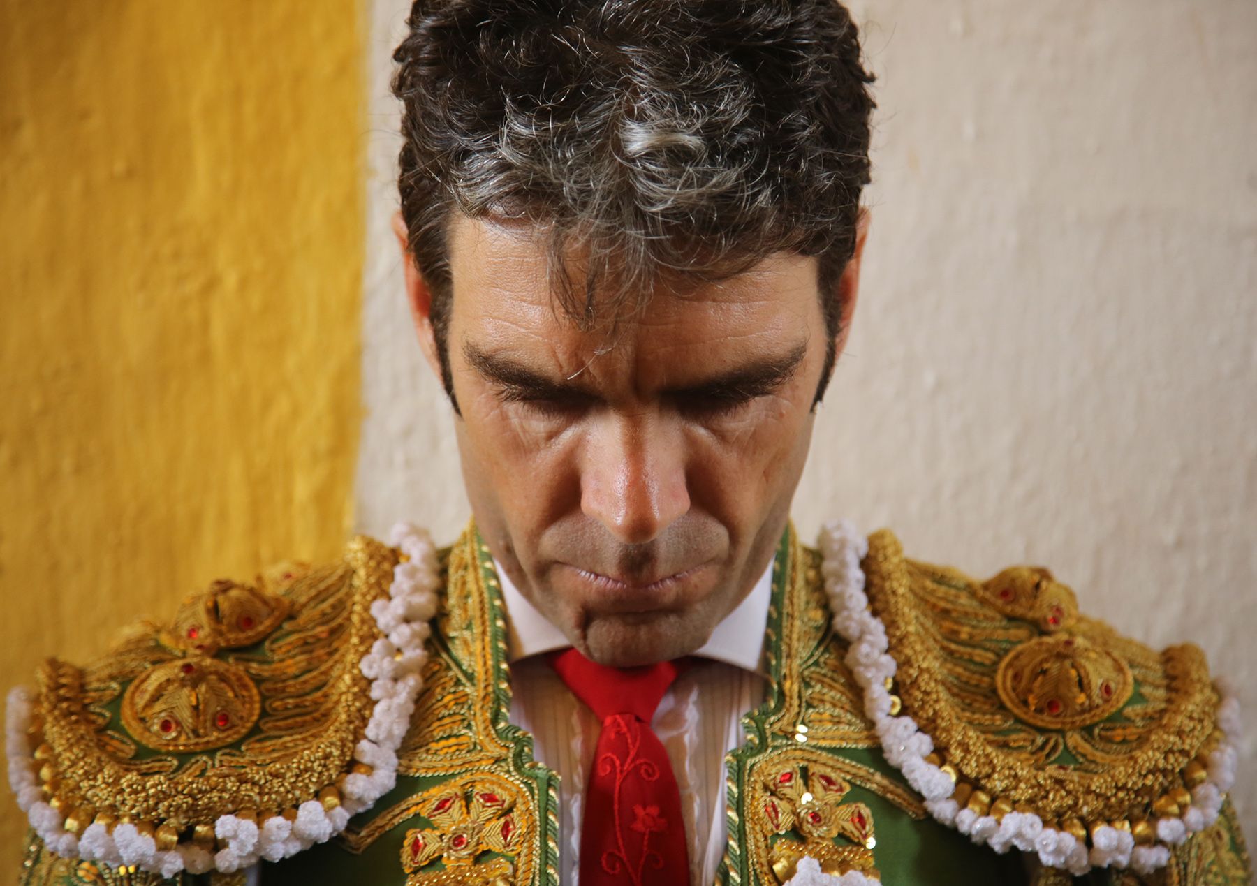 José Tomás, concentrado antes de hacer el paseíllo, en una imagen en Jerez.