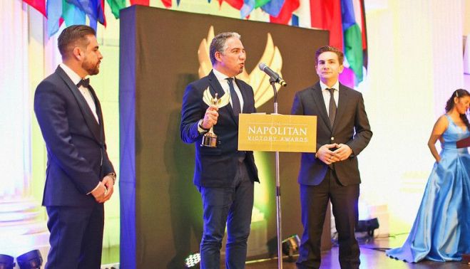 Bendodo junto a Sanmartín (a la derecha en la imagen) en Washington, recogiendo The Napolitan Victory Awards 2019. FOTO: THE WASHINGTON ACADEMY