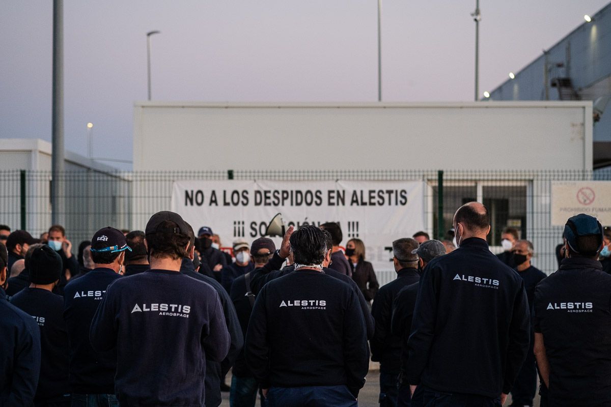 Los trabajadores de Alestis en movilizaciones en la planta de Puerto Real. Autor: Manu García