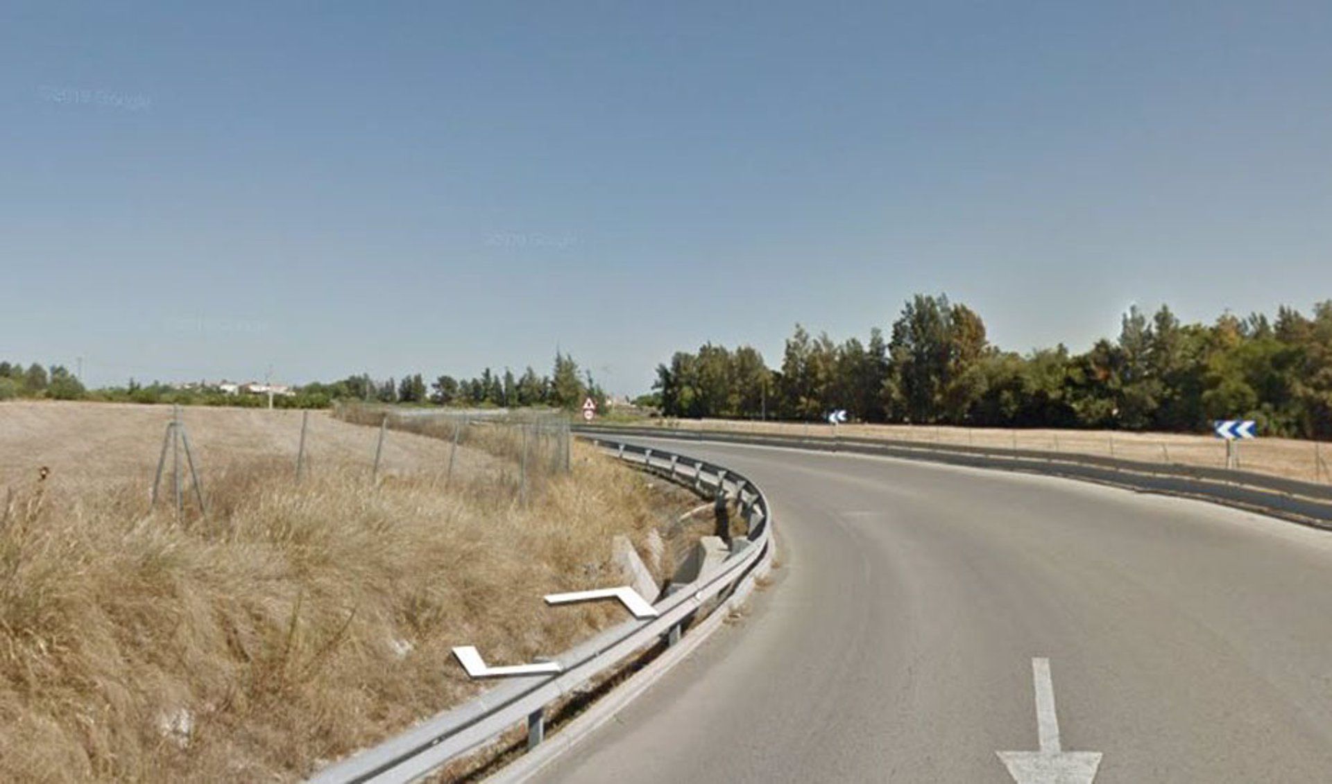 Carretera A-471 en Lebrija, donde ha aparecido el cuerpo sin vida de un hombre.