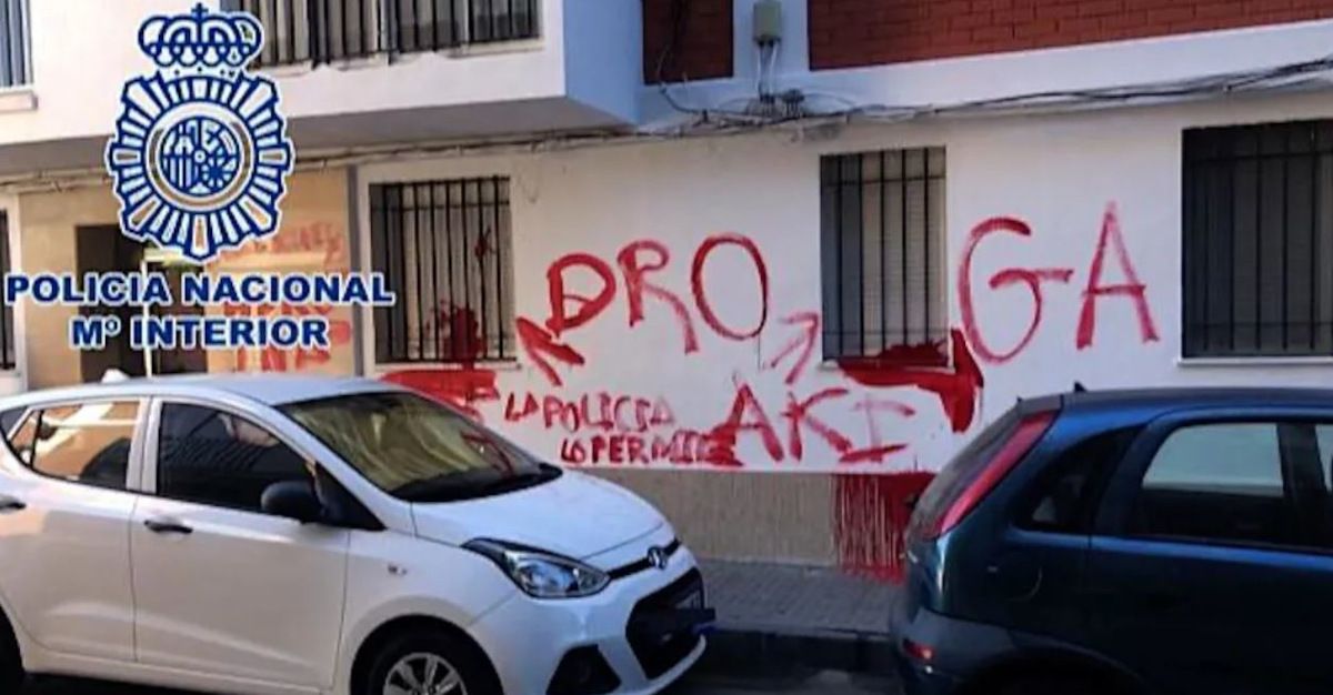 Pintadas en el piso de venta de droga en la barriada de Loreto de Cádiz