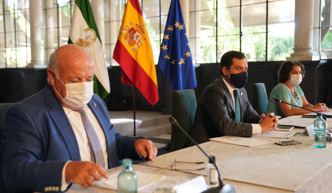 Aguirre, a la izquierda, junto a Moreno Bonilla, en la reunión donde se abordó el asunto de los bares de Andalucía por el coronavirus. FOTO: Junta