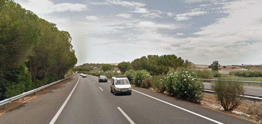 Coches circulando por la AP-4.