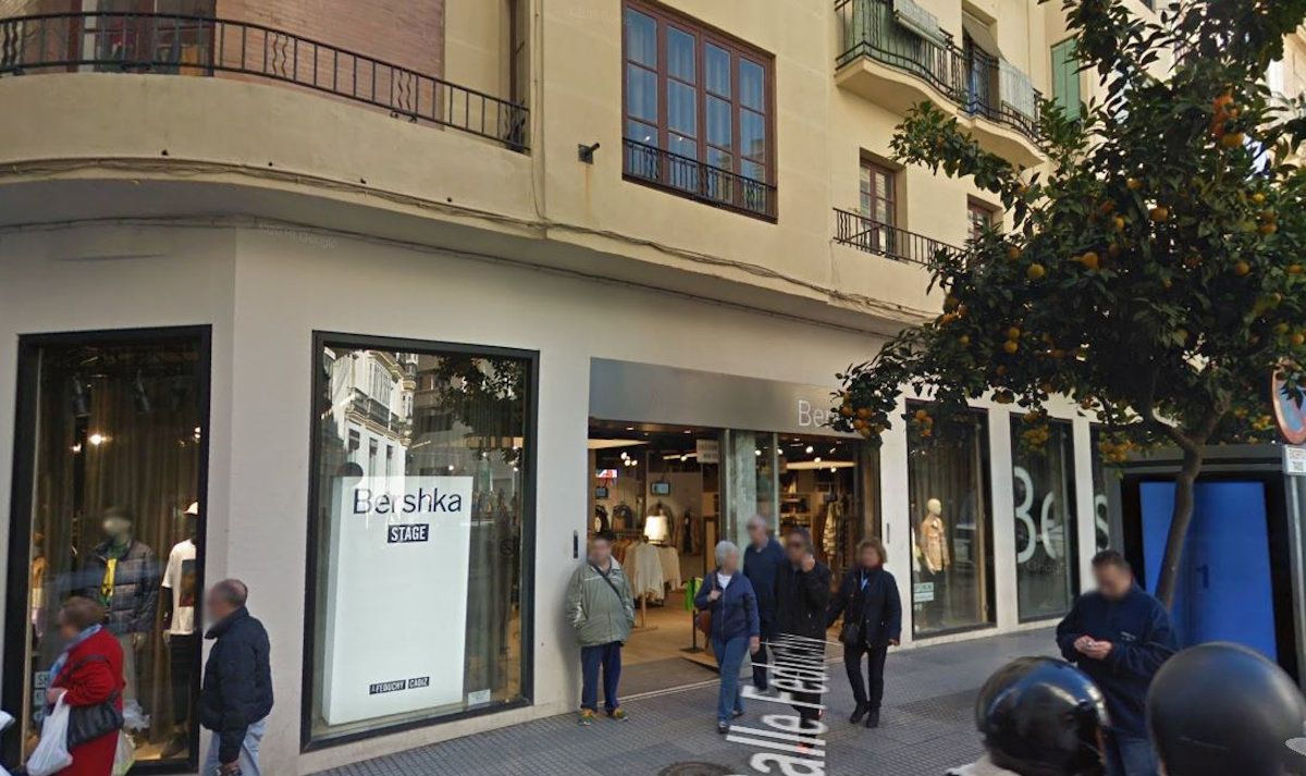 cortina Aplicando Primer ministro La tienda de Bershka de la plaza del Palillero de Cádiz e...