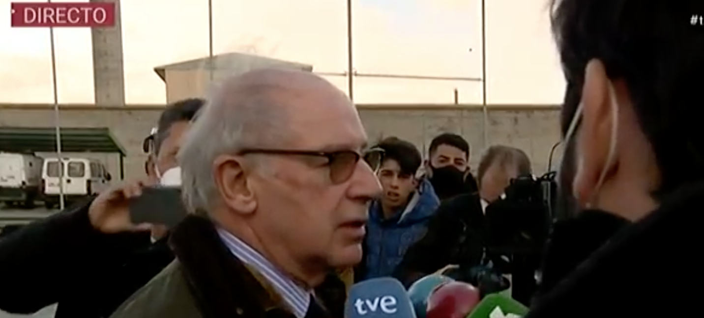 Rodrigo Rato, a su salida de la cárcel. IMAGEN: TVE