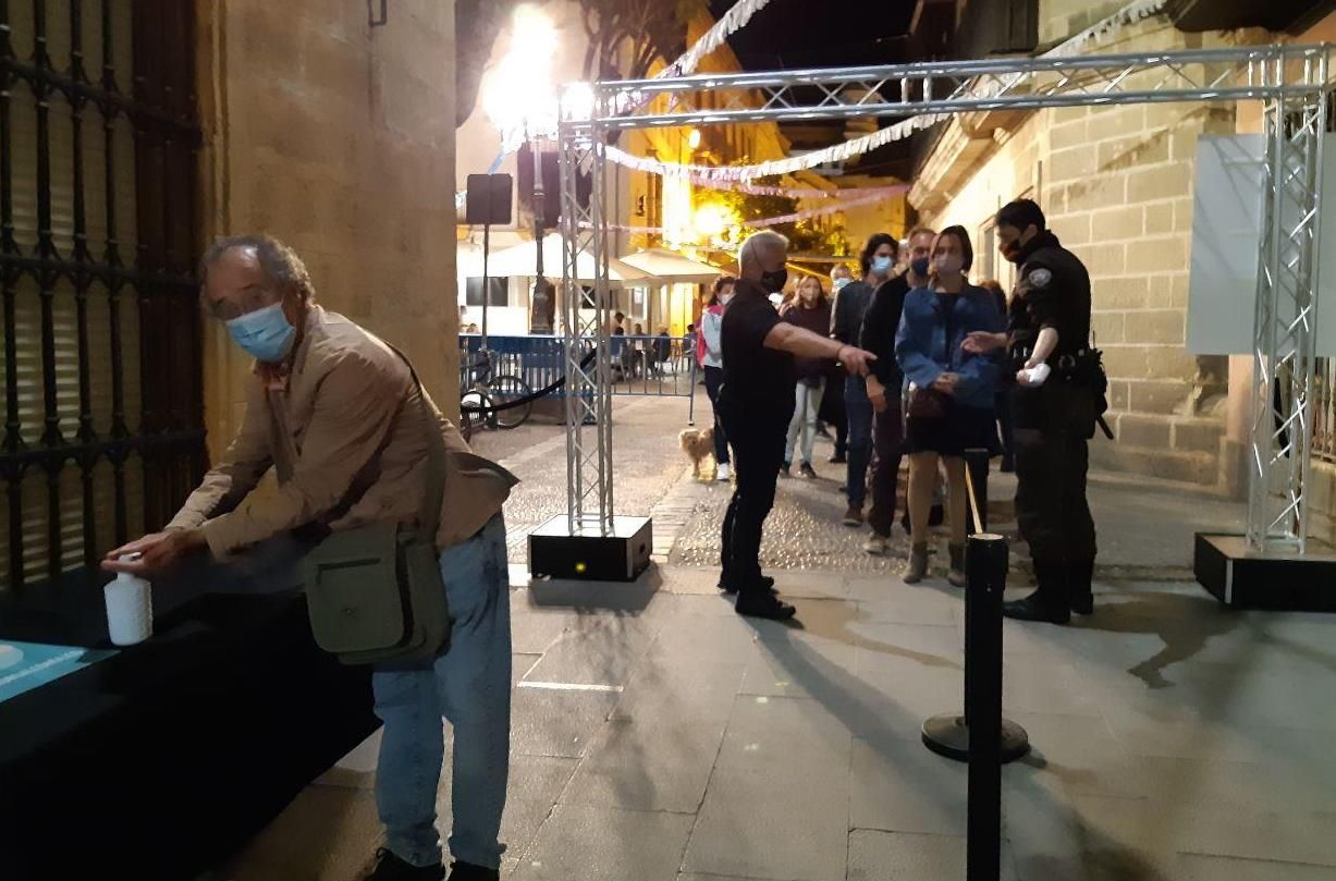 Controles de acceso a los recintos acotados durante la celebración del Xera Festival.