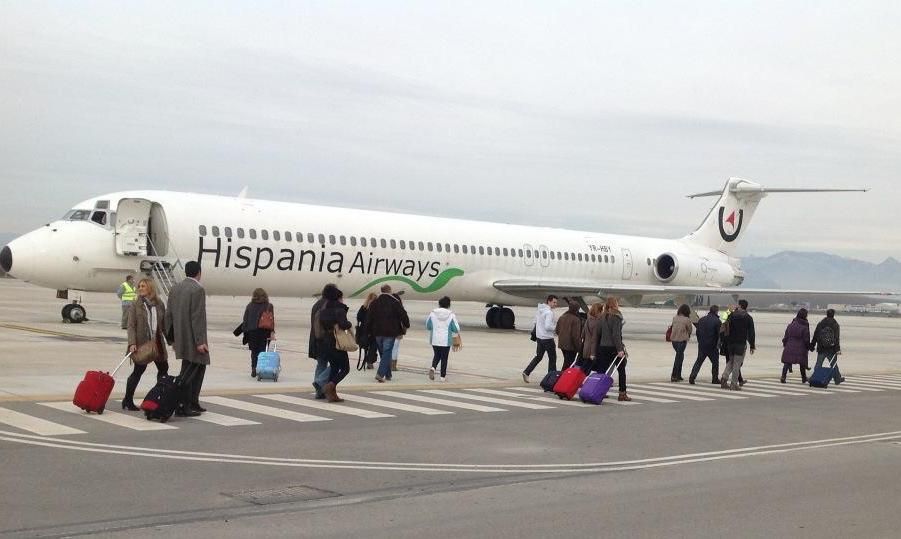 Un avión de Hispania Airways, en el aeropuerto de Granada, en una imagen de archivo.