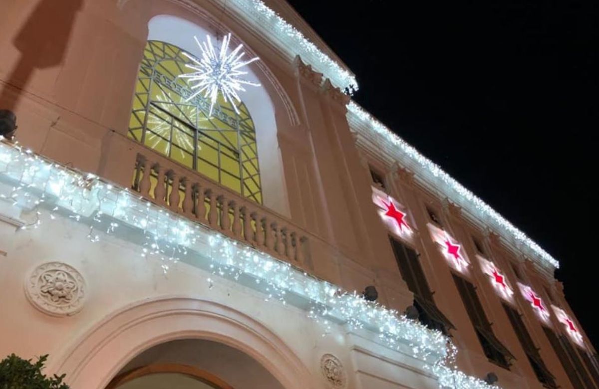 Ayuntamiento de El Puerto con el alumbrado navideño. Autor: Alsursinriesgo