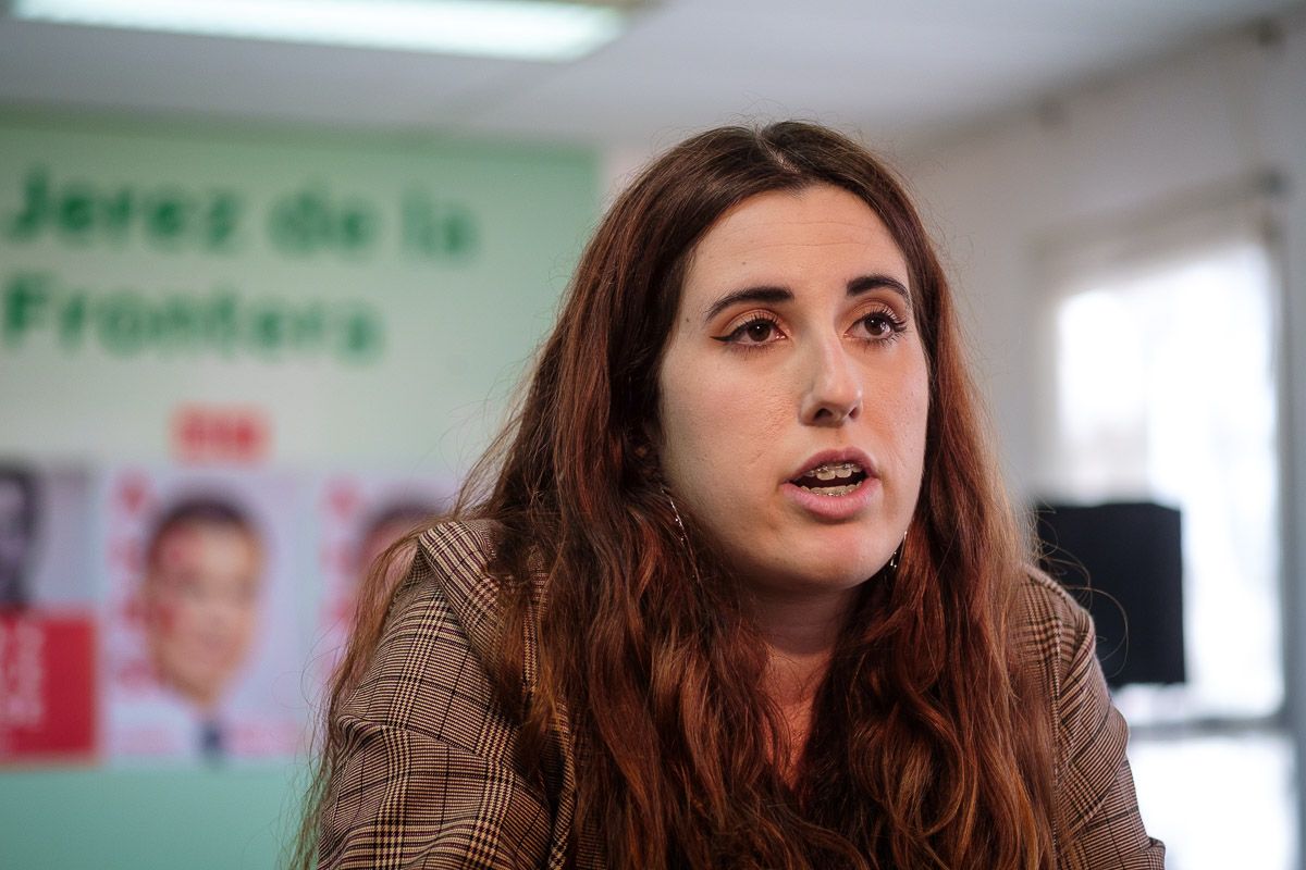 Claudia Muñoz Mesa, presidenta de las JSA, en la sede del PSOE.