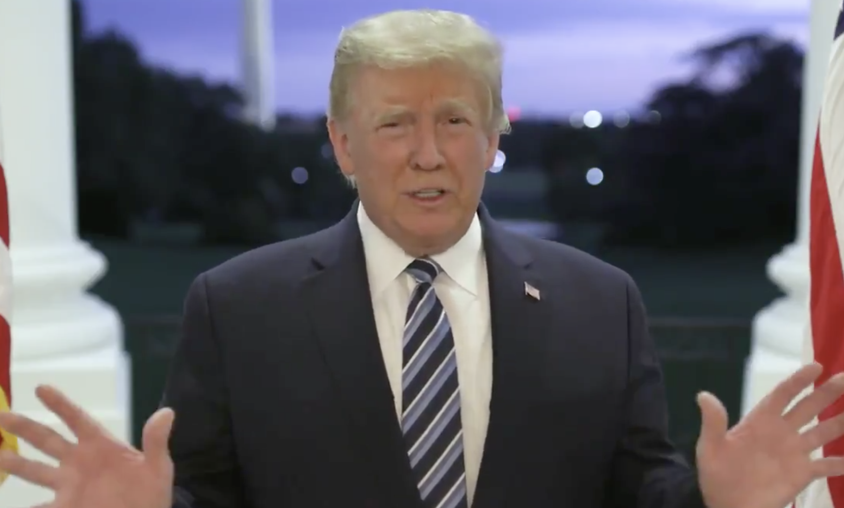 Donald Trump, tras dejar el hospital donde ha estado ingresado por covid.