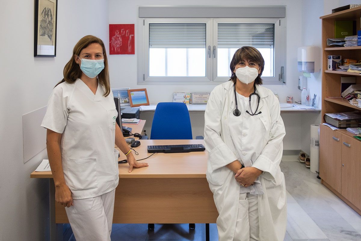La doctora Pilar Rodríguez y la enfermera Eva Escuer, sanitarias galardonadas con el Ciudad de Jerez en nombre de la profesión.