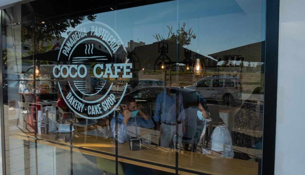 Ventana de la cafetería Coco Café.