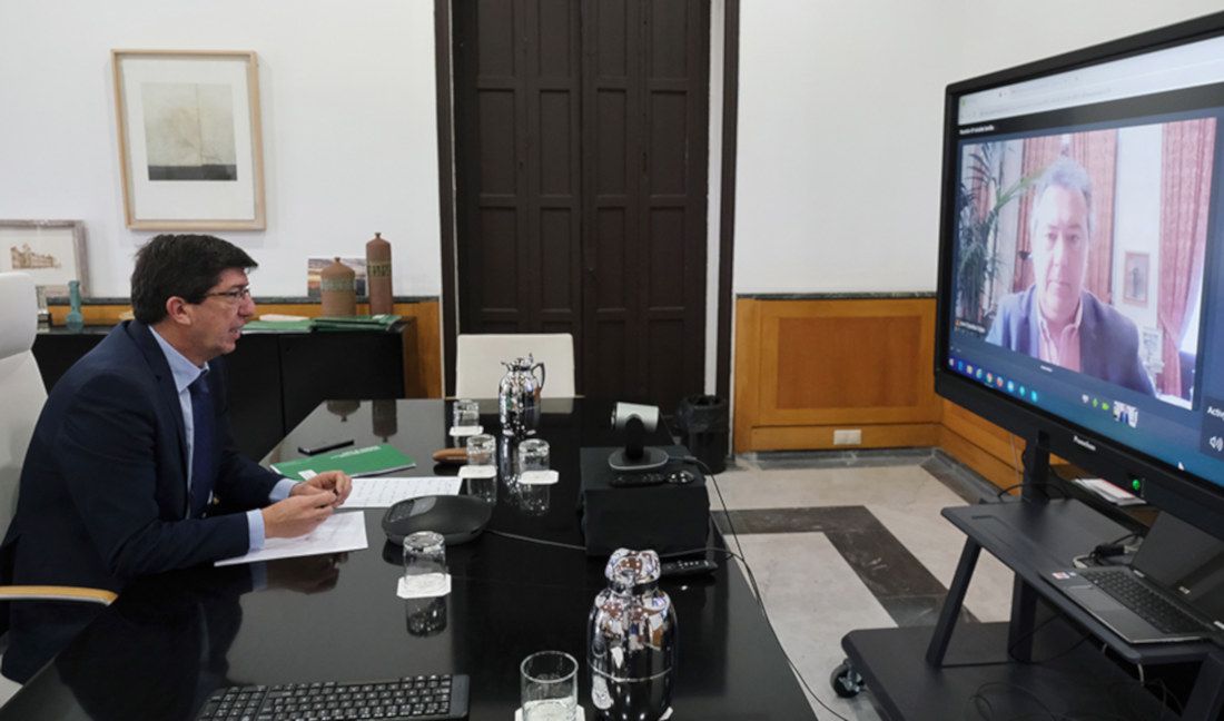 El líder de Cs, Juan Marín, con el alcalde de Sevilla, el socialista Juan Espadas. FOTO: Junta