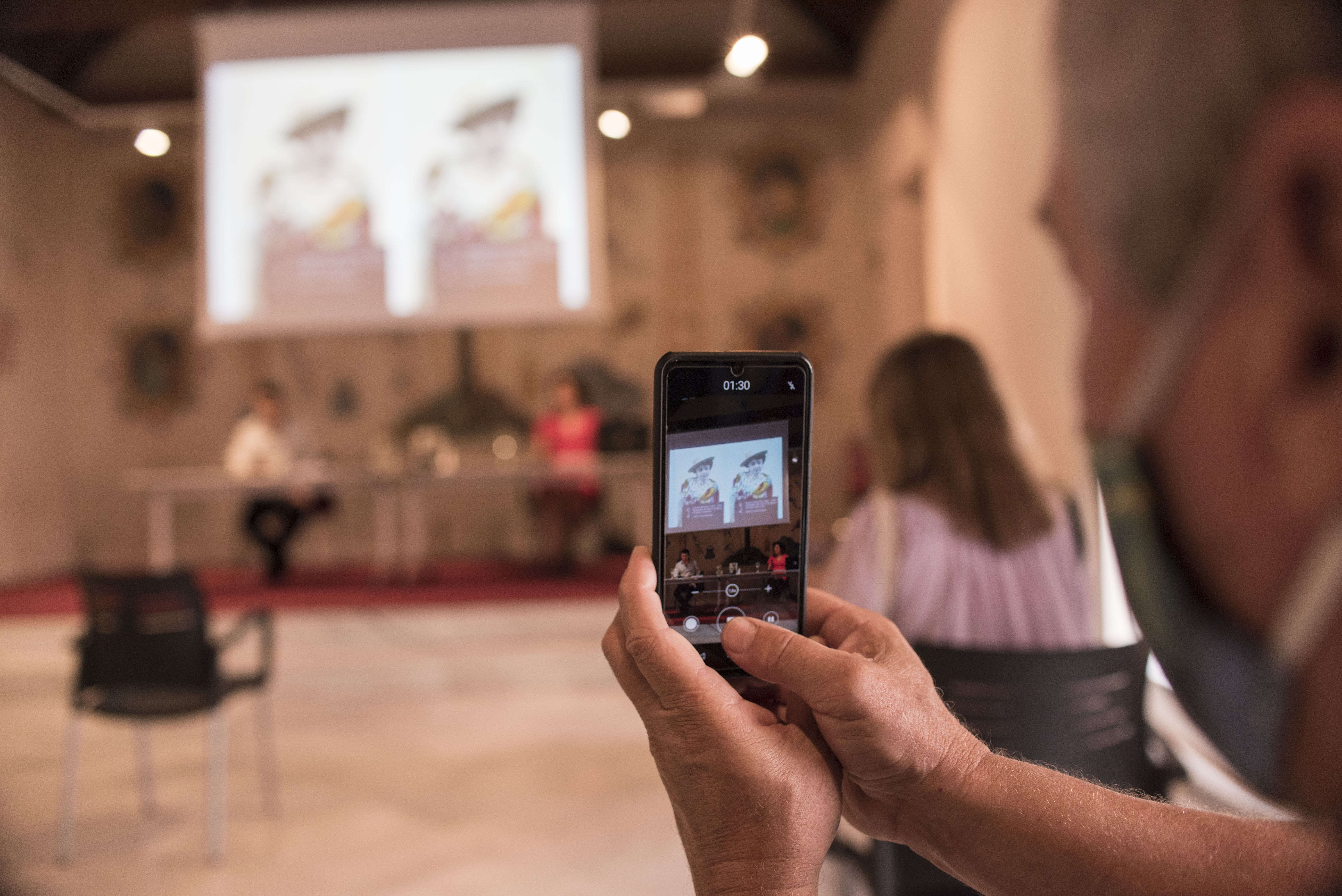 Presentación de un libro en una imagen de archivo.