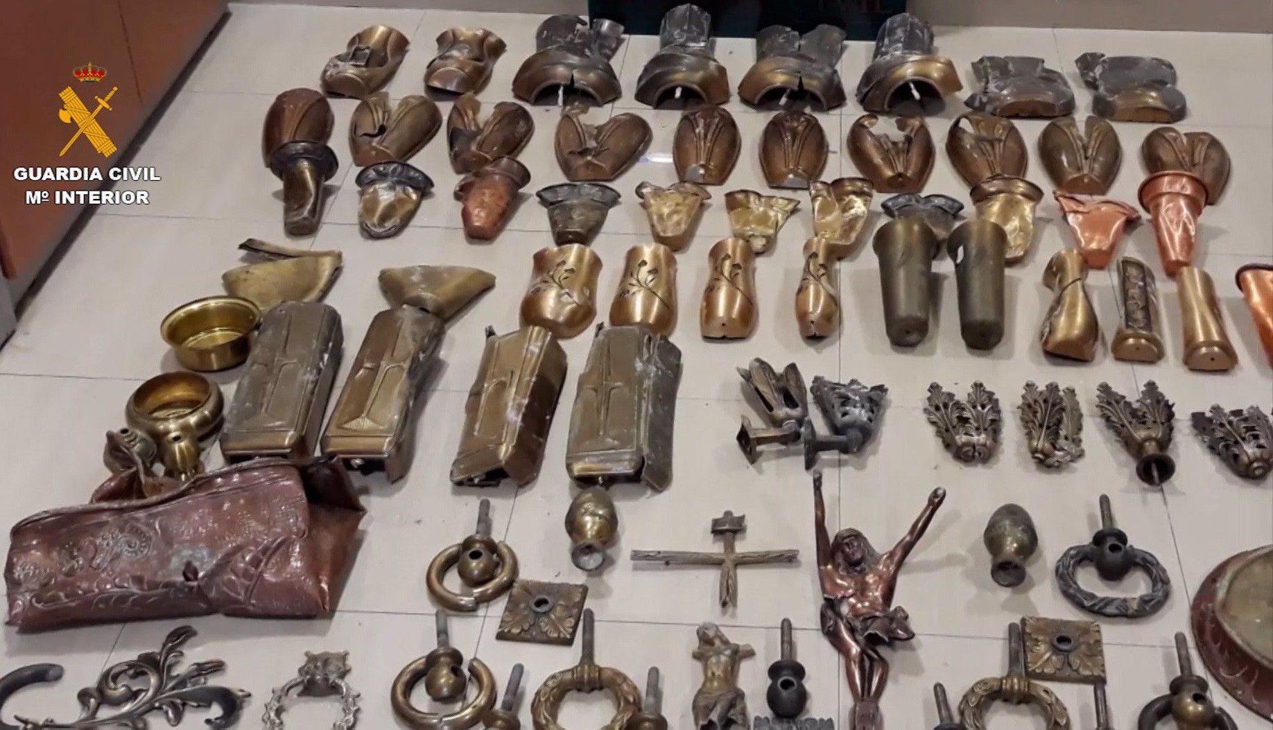 Cinco personas investigadas por el hurto de ornamentos de tumbas en varias localidades andaluzas