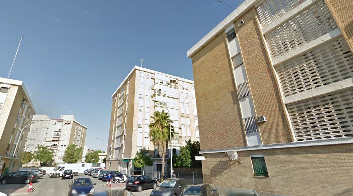 Rescate de una joven nicaragüense que se tiró de un cuarto piso de Sevilla  tras beber alcohol. 