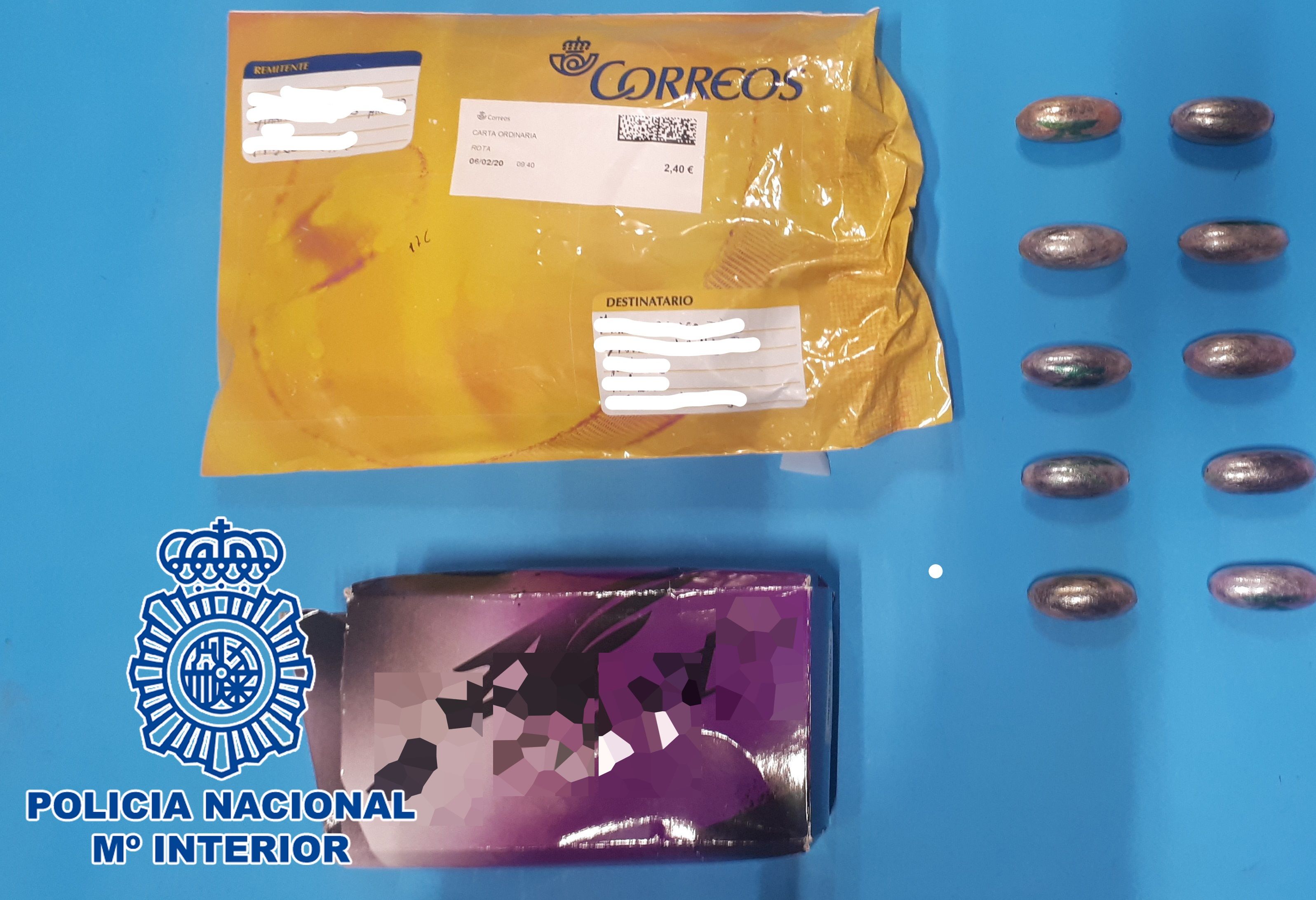 Uno de los paquetes postales con droga interceptados por la Policía en Jerez.