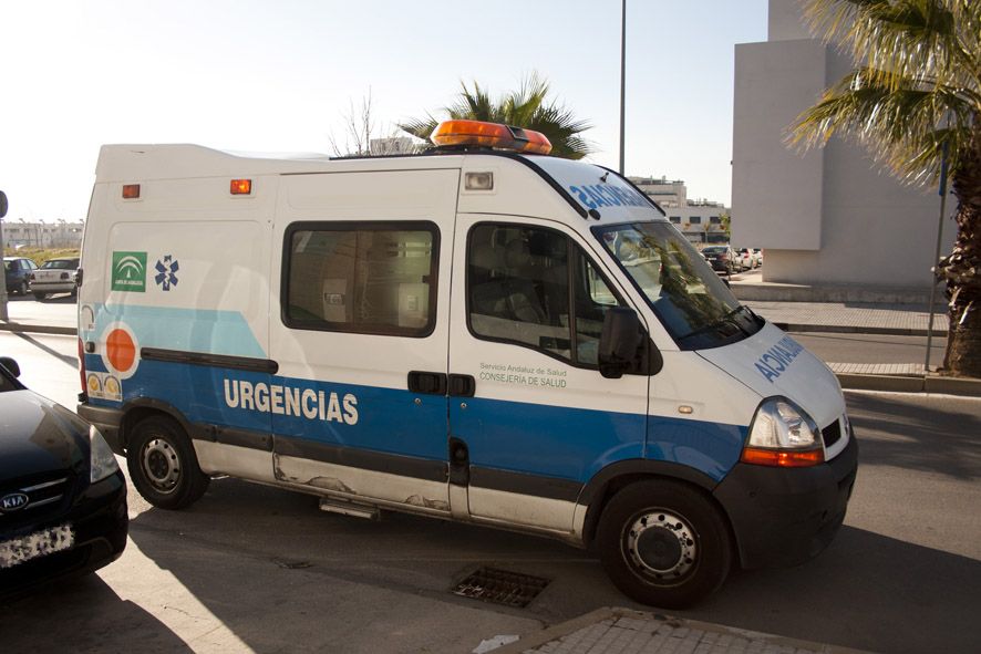 Una ambulancia de Jerez. FOTO: MANU GARCÍA. 