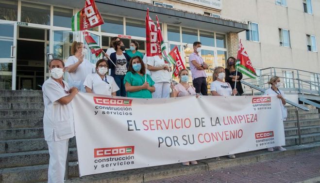 Un momento de la concentración de la plantilla de limpieza del Hospital de Jerez.
