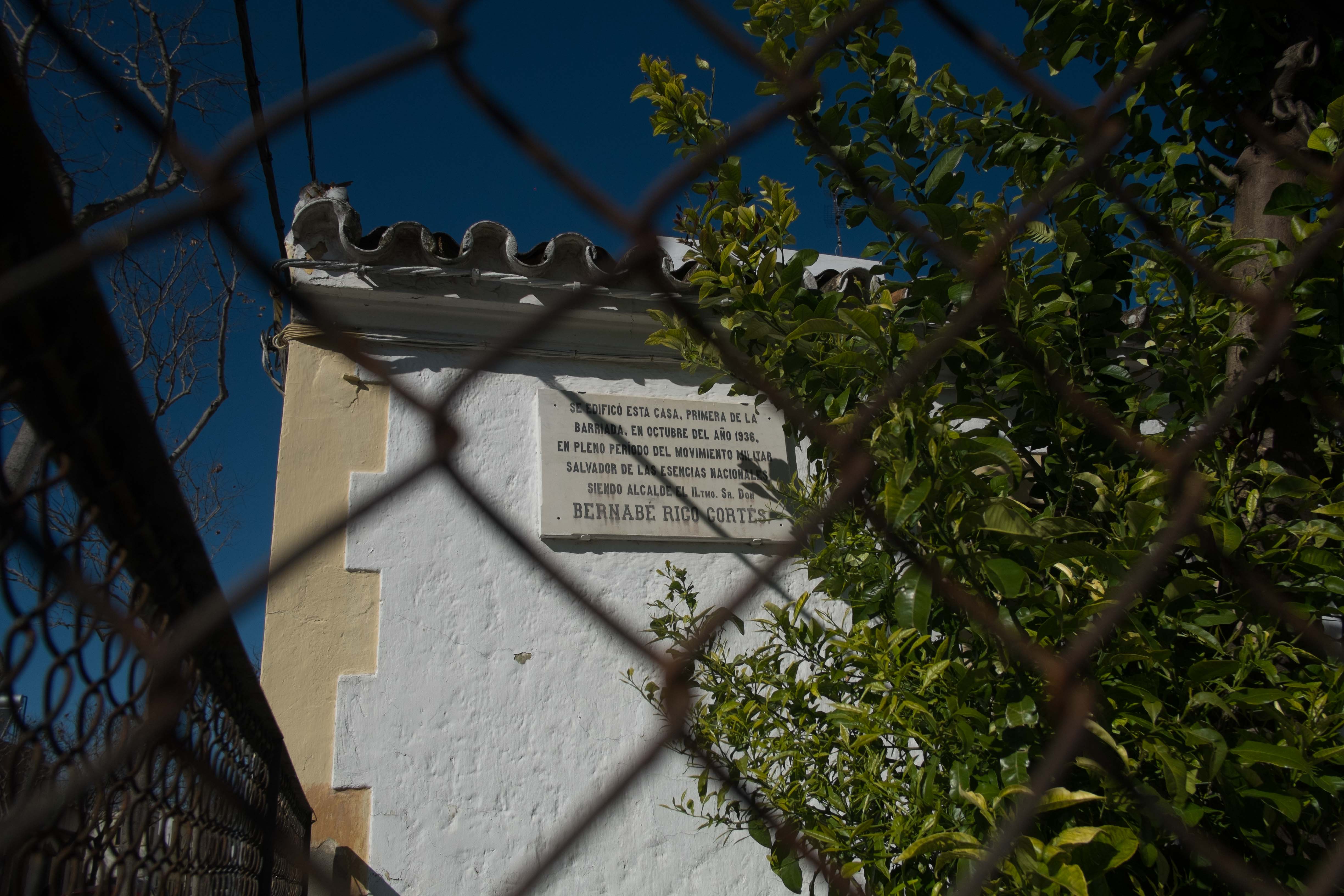 Vestigio franquista en la barriada España, en Jerez, en una imagen de archivo. FOTO: MANU GARCÍA