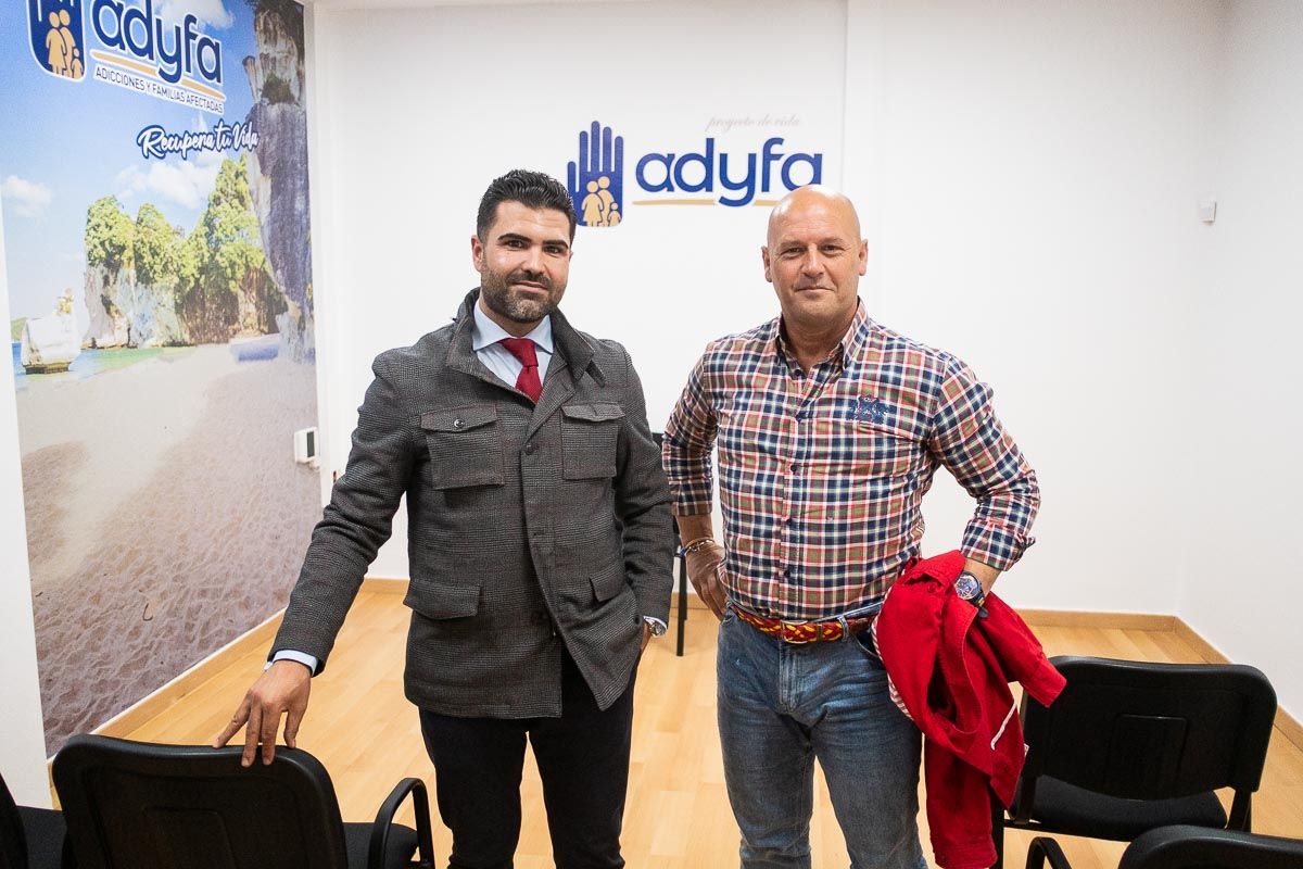 Juan Marco y Manolo Corona, de Adyfa, en la sede de la asociación.