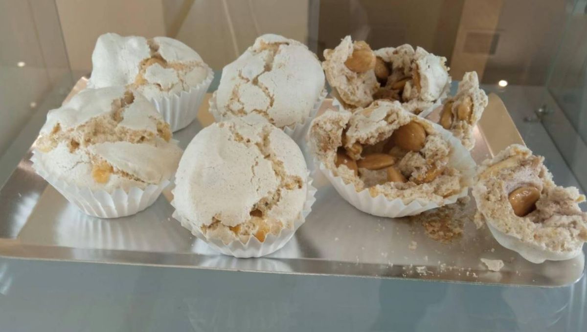 Almendrados en en el obrador Tradición Repostera Molinos.