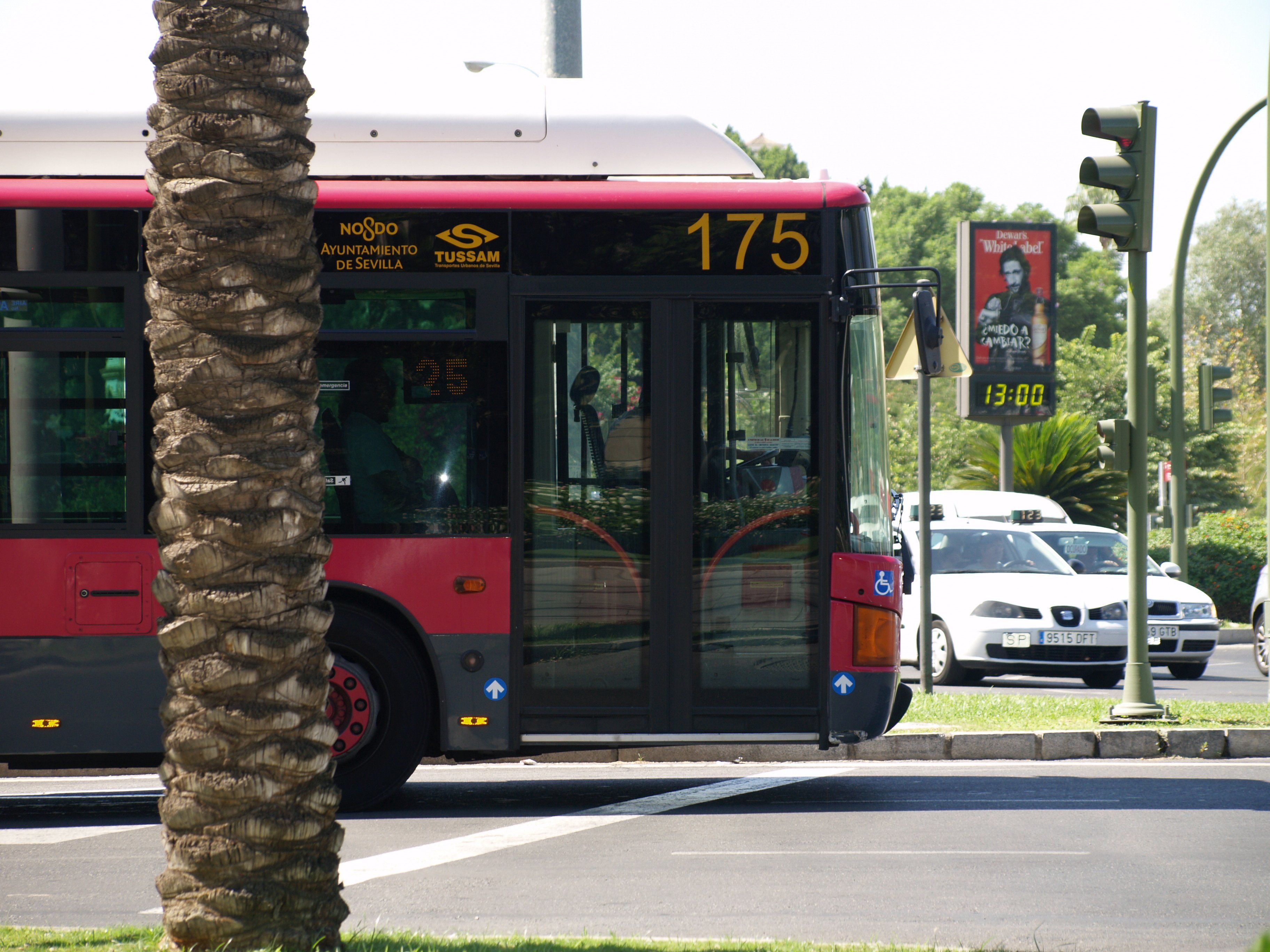 Autobuses de Sevilla en una imagen reciente. FOTO: Ayto. Sevilla