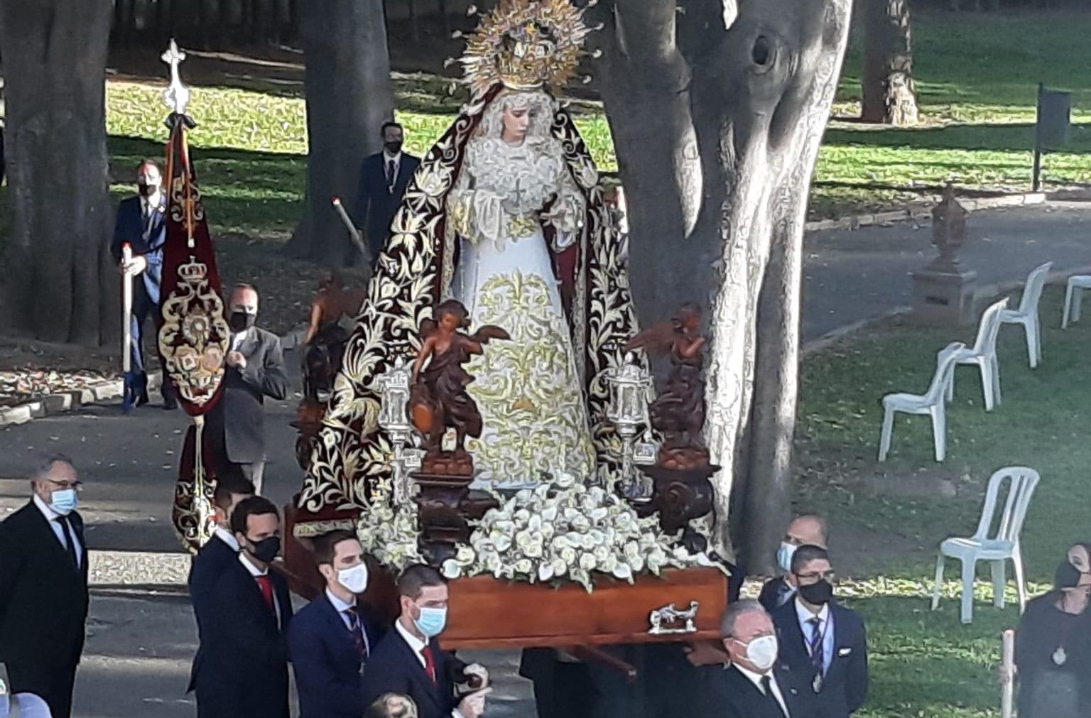 Una imagen de la procesión del Rosario de la Aurora, en Jerez, este domingo. FOTO: El Llamador de Canal Sur