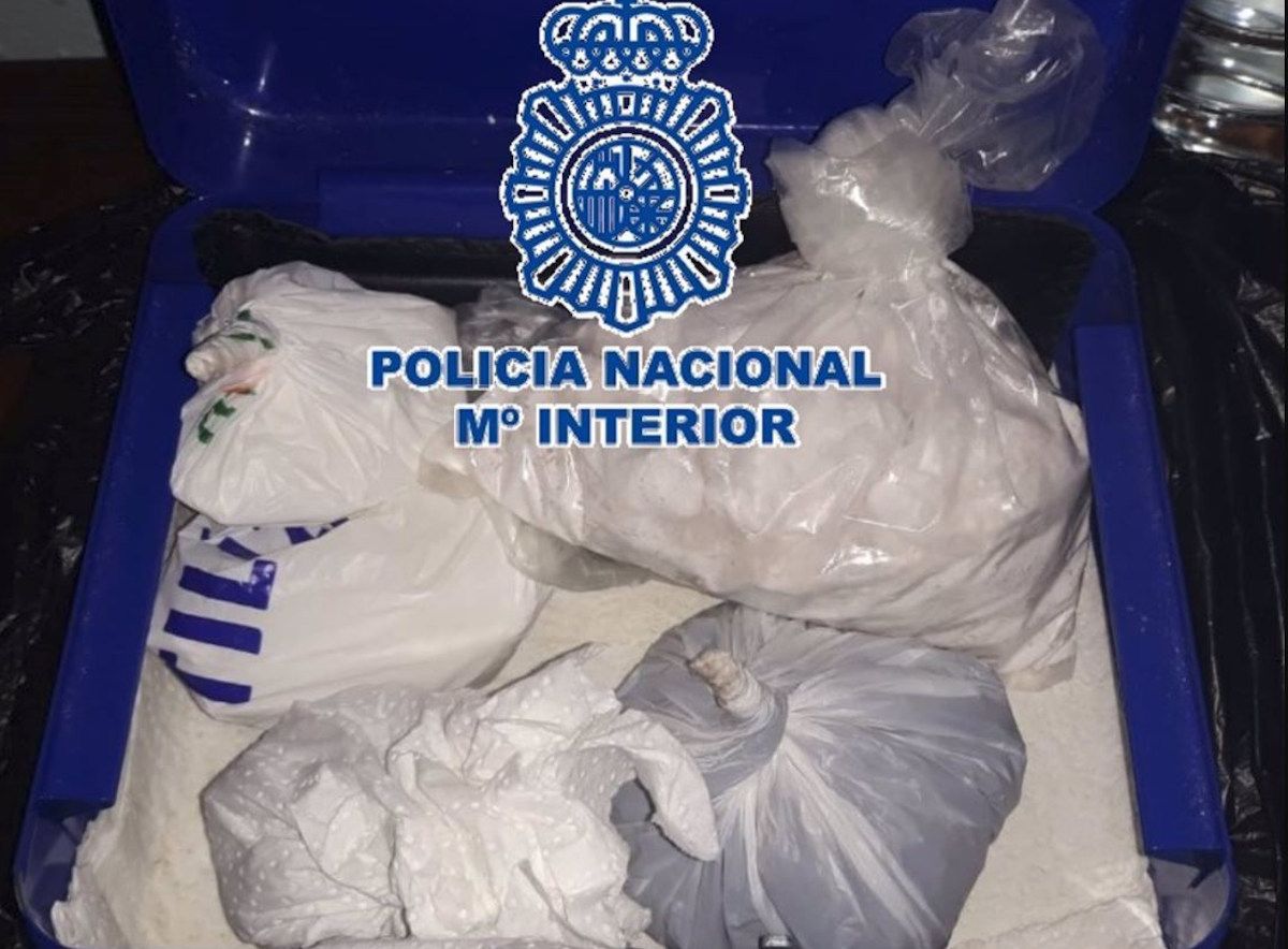 Bolsas de cocaína y heroína en uno de los puntos de venta de droga más activos de Málaga.