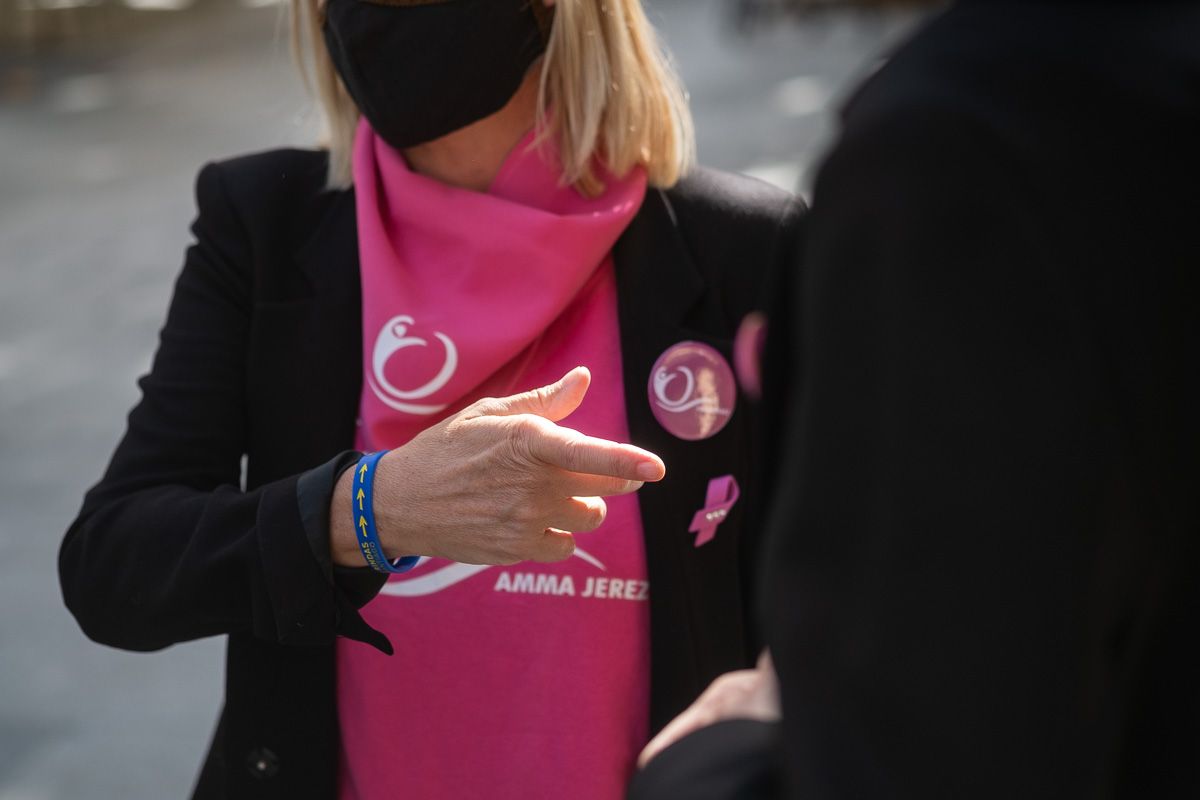 Asociación celebrando el Día contra el Cáncer de Mama, en una imagen de archivo. 