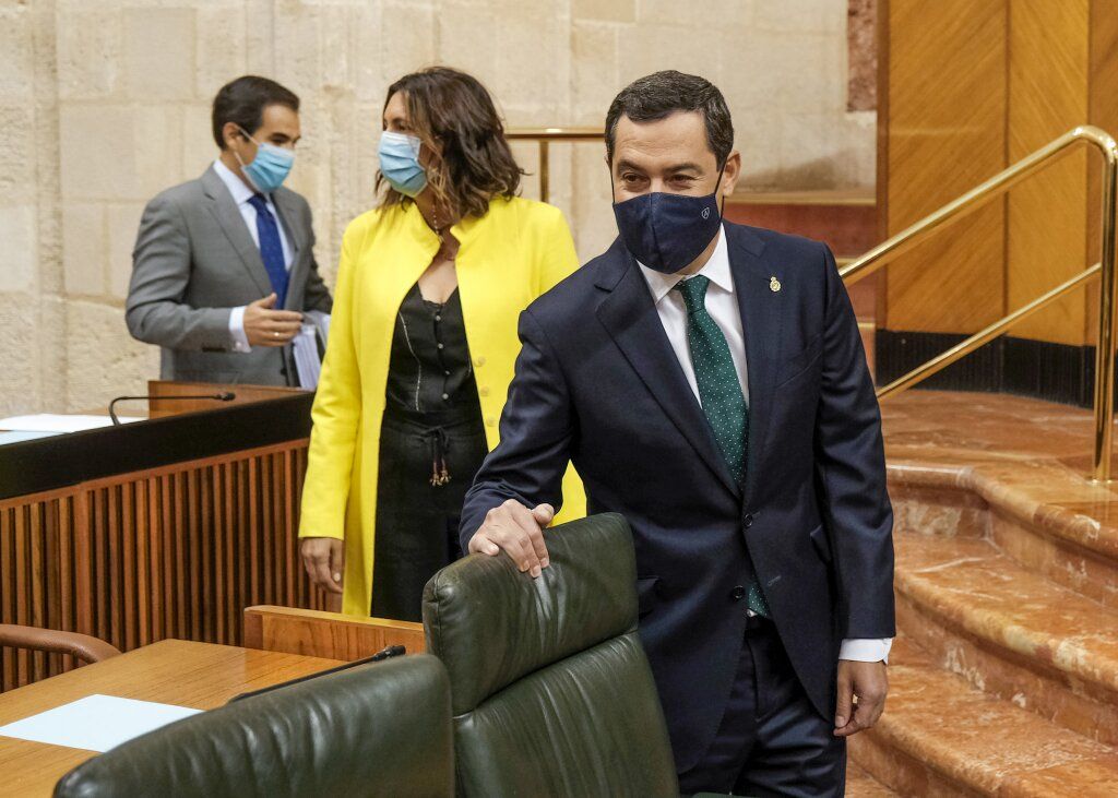 El presidente Juan Manuel Moreno Bonilla, este martes en el Parlamento andaluz. Autor: Parlamento