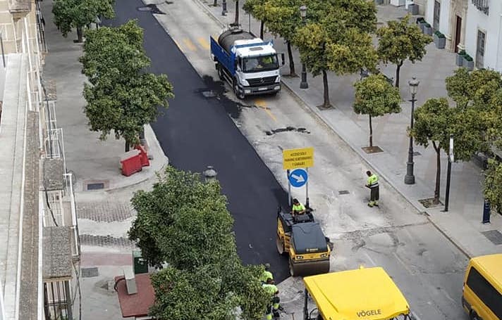 Comienzo del asfaltado de la calle Corredera. Comienzo del asfaltado de la calle Corredera.