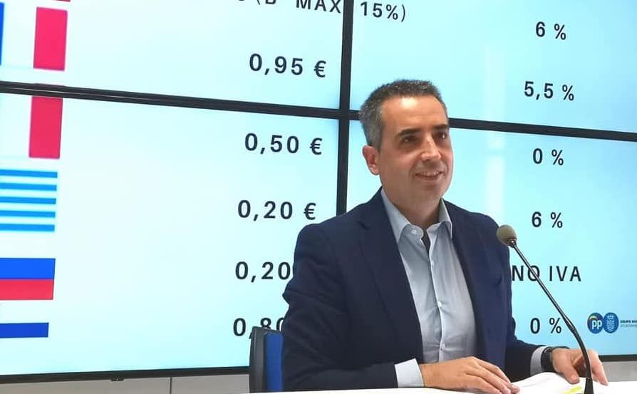 Antonio Saldaña, líder del PP de Jerez, en rueda de prensa.