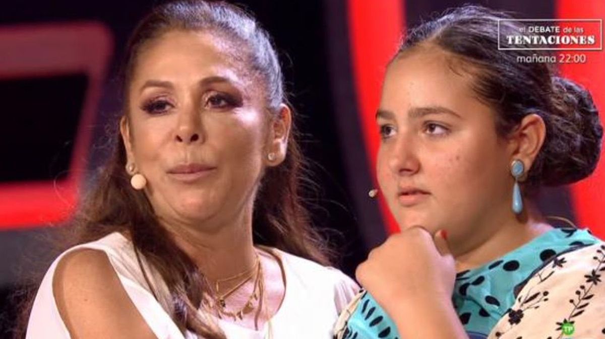 Isabel Pantoja con la concursante Mara. Imagen: Mediaset.