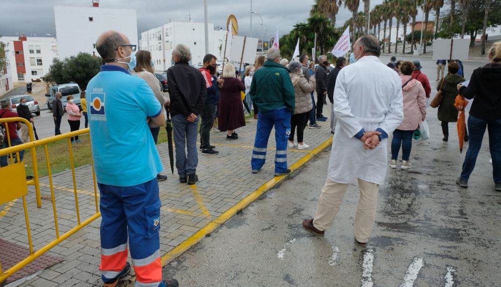 Sanitarios, en la manifestación de Tarifa. FOTO: JOSÉ LUIS TIRADO