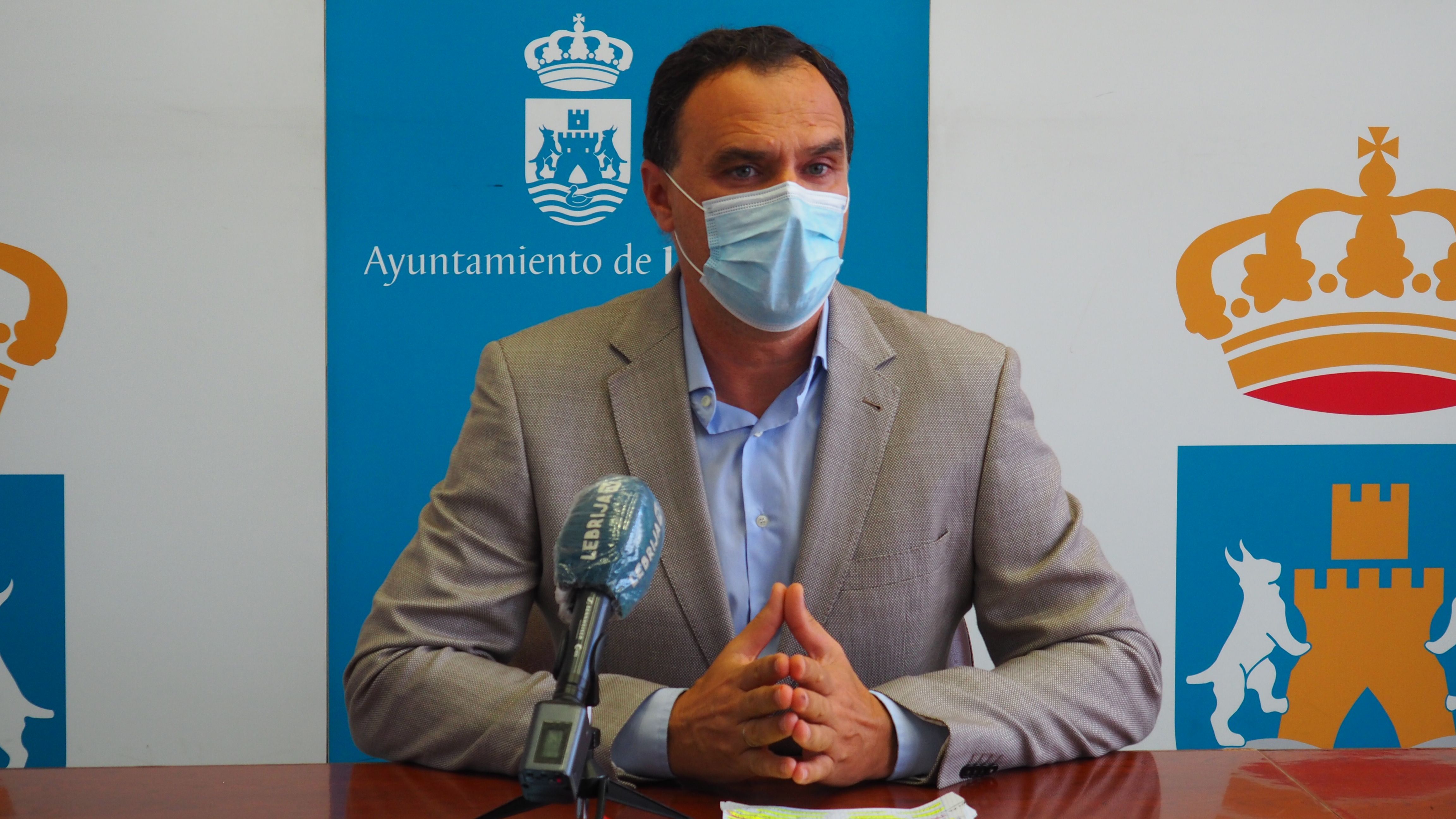 El alcalde de Lebrija, Pepe Barroso, en rueda de prensa.