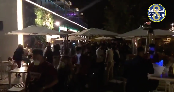 El restaurante cercano a Barqueta, antes de ser desalojado por la Policía Local de Sevilla. El restaurante cercano a Barqueta, antes de ser desalojado por la Policía Local de Sevilla.