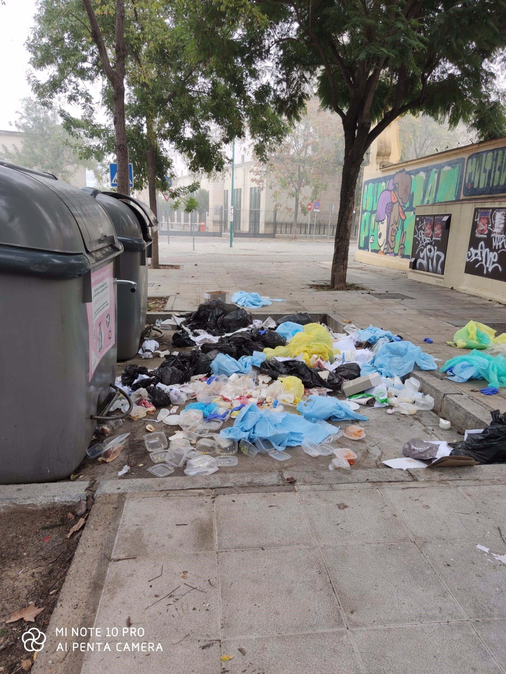 Residuos de pacientes covid en La Macarena, en Sevilla este pasado domingo.