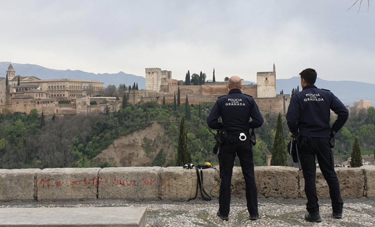 Policías en Granada, en una imagen de archivo.