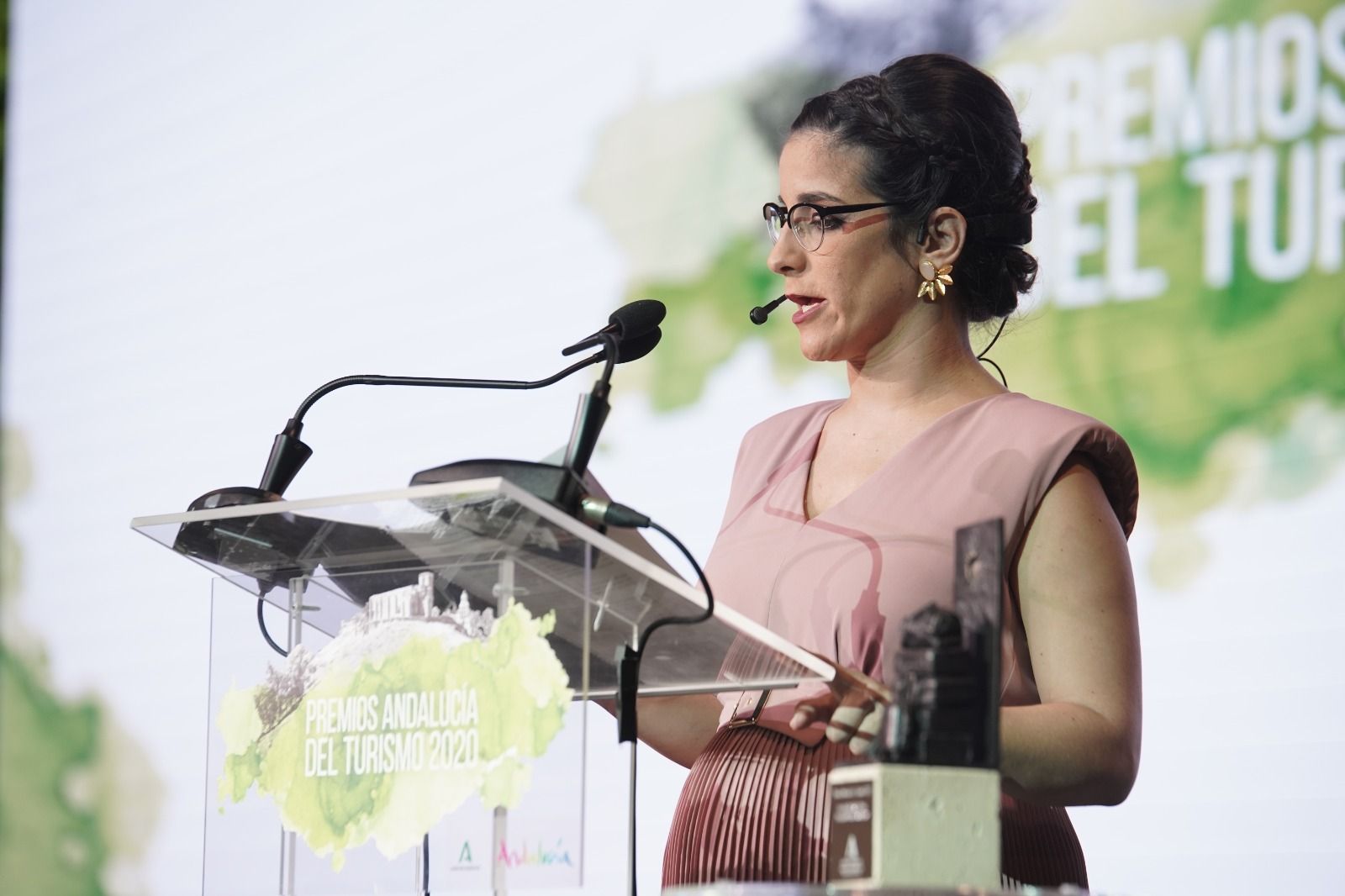 Gloria Bazán en los premios Andalucía Turismo 2020, donde fue copresentadora. Autor: CEDIDA